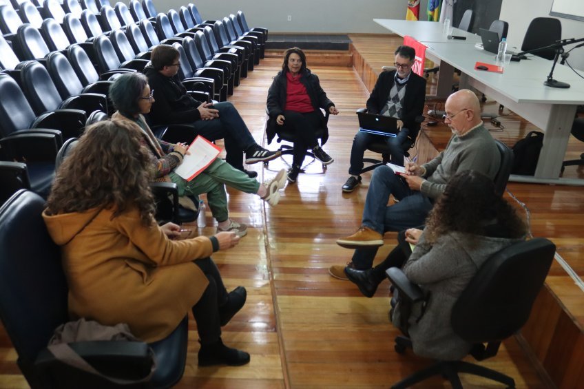 Plenária presencial da Sedufsm para tratar do tema da sobrecarga e do desvio de função realizada no último dia 2 de junho.